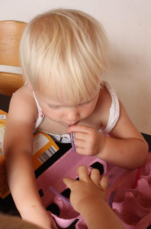 Quick and easy flying fun. An easy flying contraption that will take 10 minutes to make and hours of playing fun afterwards. An alternative to your traditional paper aeroplane. Great for a summer day when the sun is not shining.