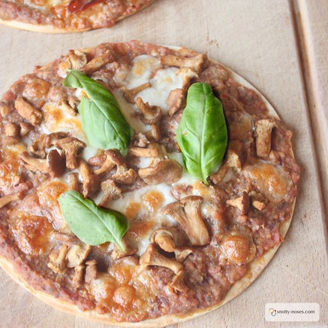 Healthy Homemade Pizza with Hidden Vegetables. A really quick and easy healthy dinner. Plus some great tips to teach your kids healthy eating habits