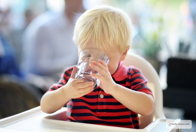 Everything You need to know about toddler diarrhea. Drinking water is good for toddler diarrhoea. Written by a paediatric doctor.